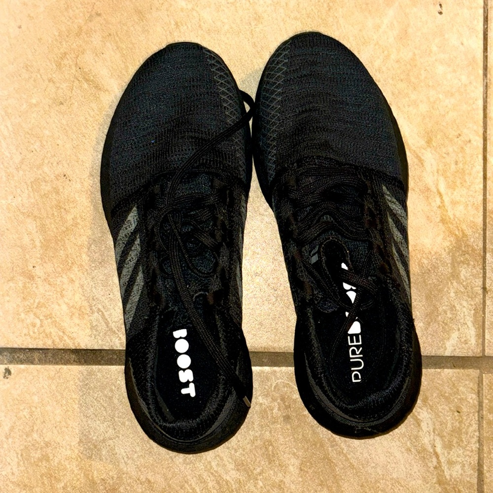 These are a Men size 8, they fit too tight. Made my feet very uncomfortable.